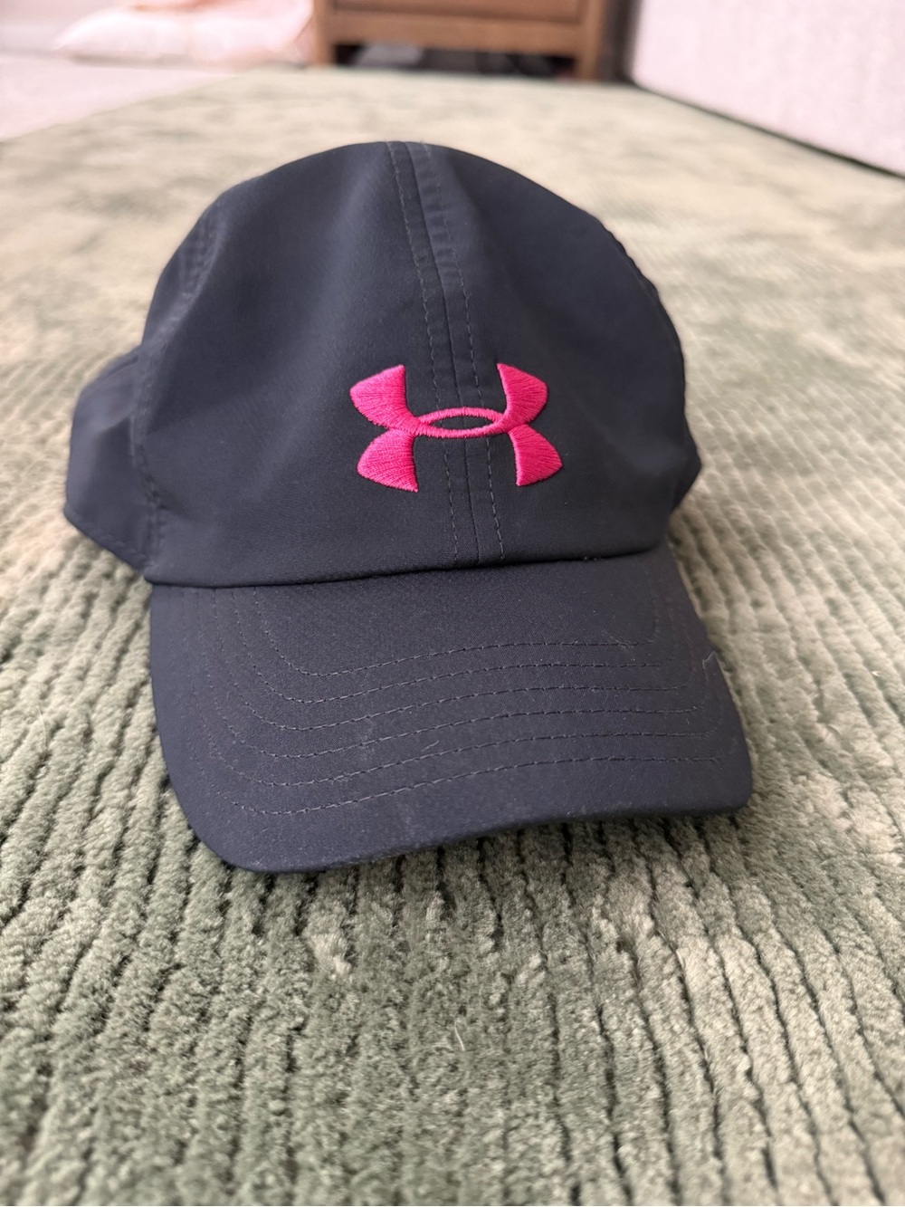 Under Armour Women Black Cap with Pink Logo